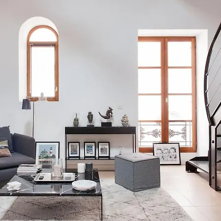 Baignez Dans La Lumiere D'un Loft Nimois Au Caractere Unique